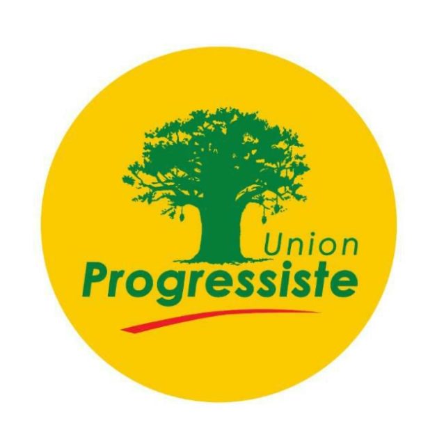 Logo rond jaune avec un arbre vert au centre et le texte Union Progressiste en vert sous l'arbre